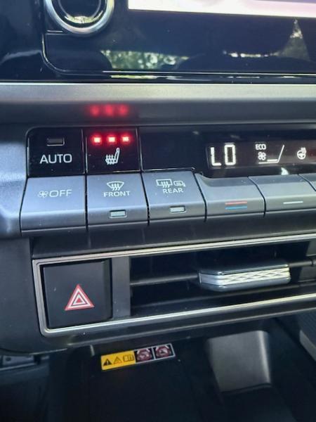 Toyota Camry Hybrid SE 2025