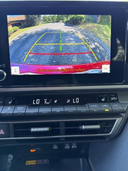 Toyota Camry Hybrid SE 2025