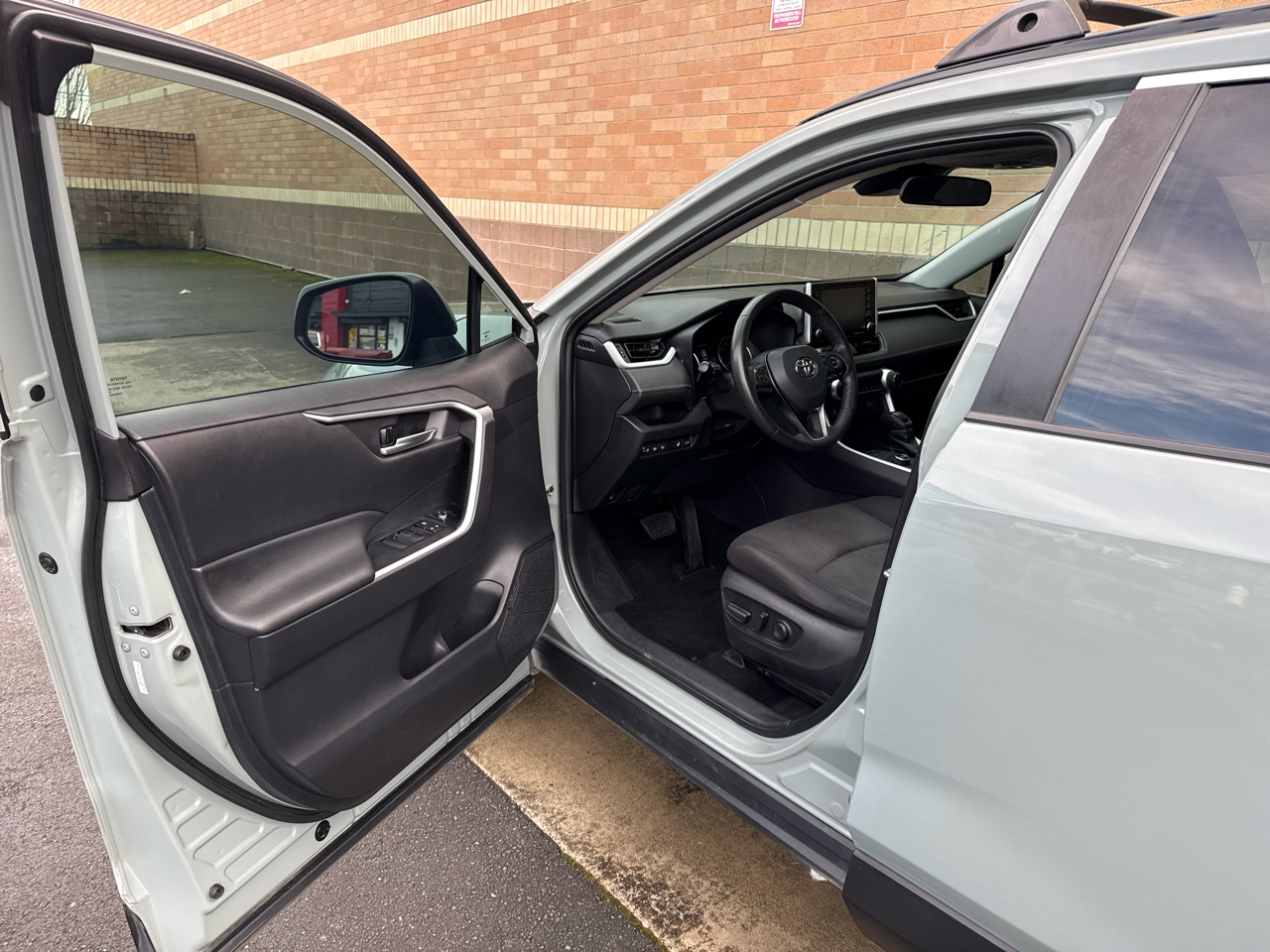 Toyota RAV4 Hybrid XLE 2021