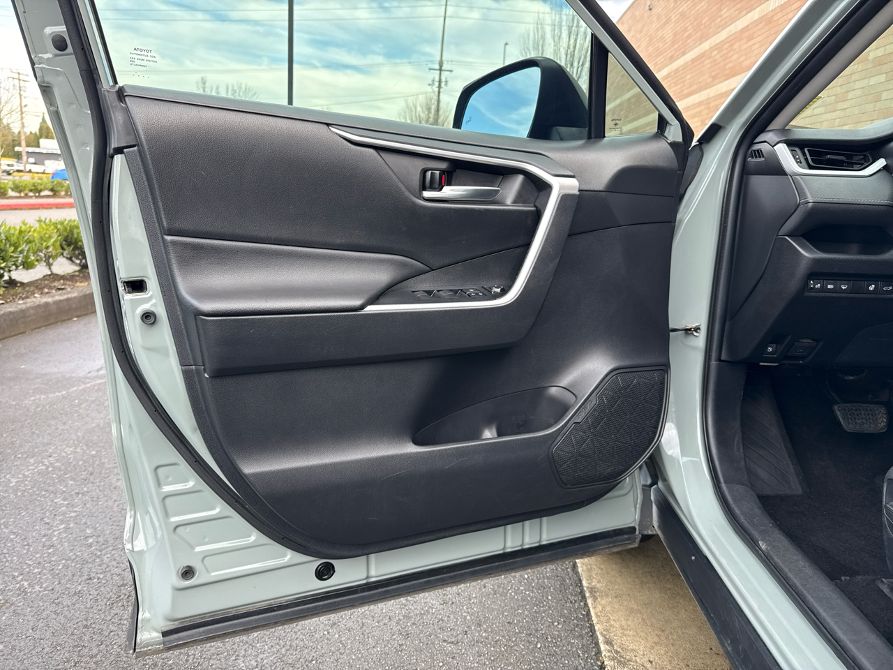 Toyota RAV4 Hybrid XLE 2021