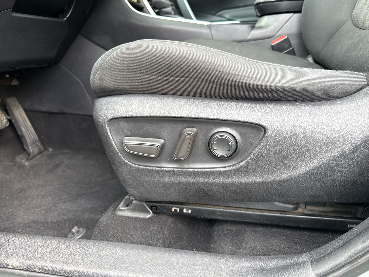 Toyota RAV4 Hybrid XLE 2021