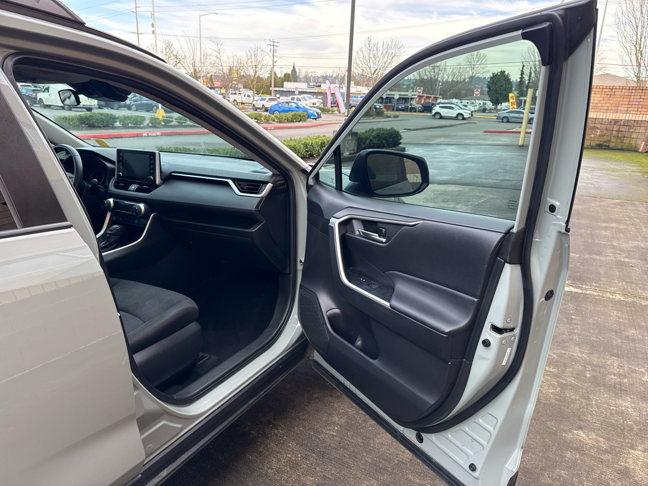 Toyota RAV4 Hybrid XLE 2021