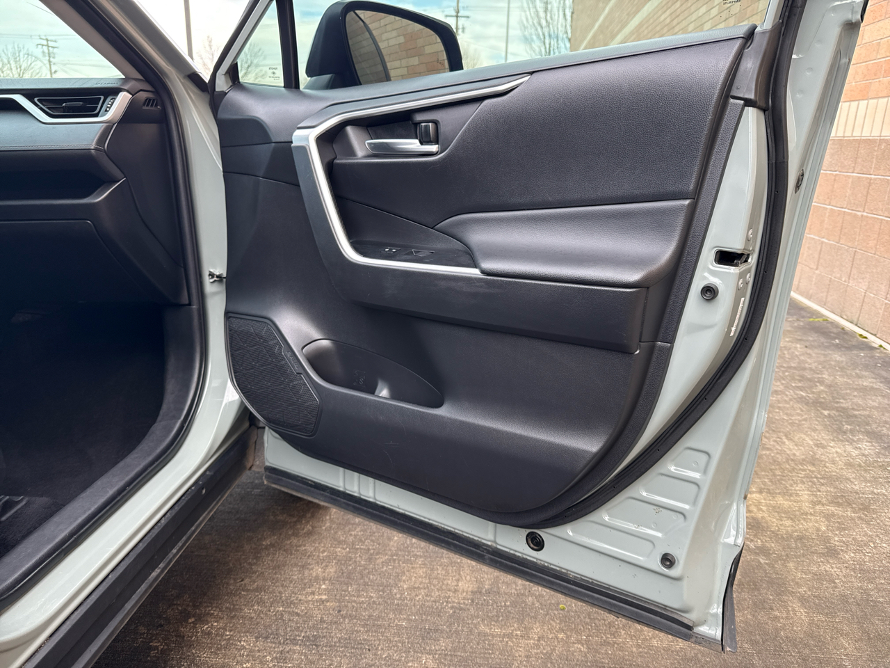 Toyota RAV4 Hybrid XLE 2021