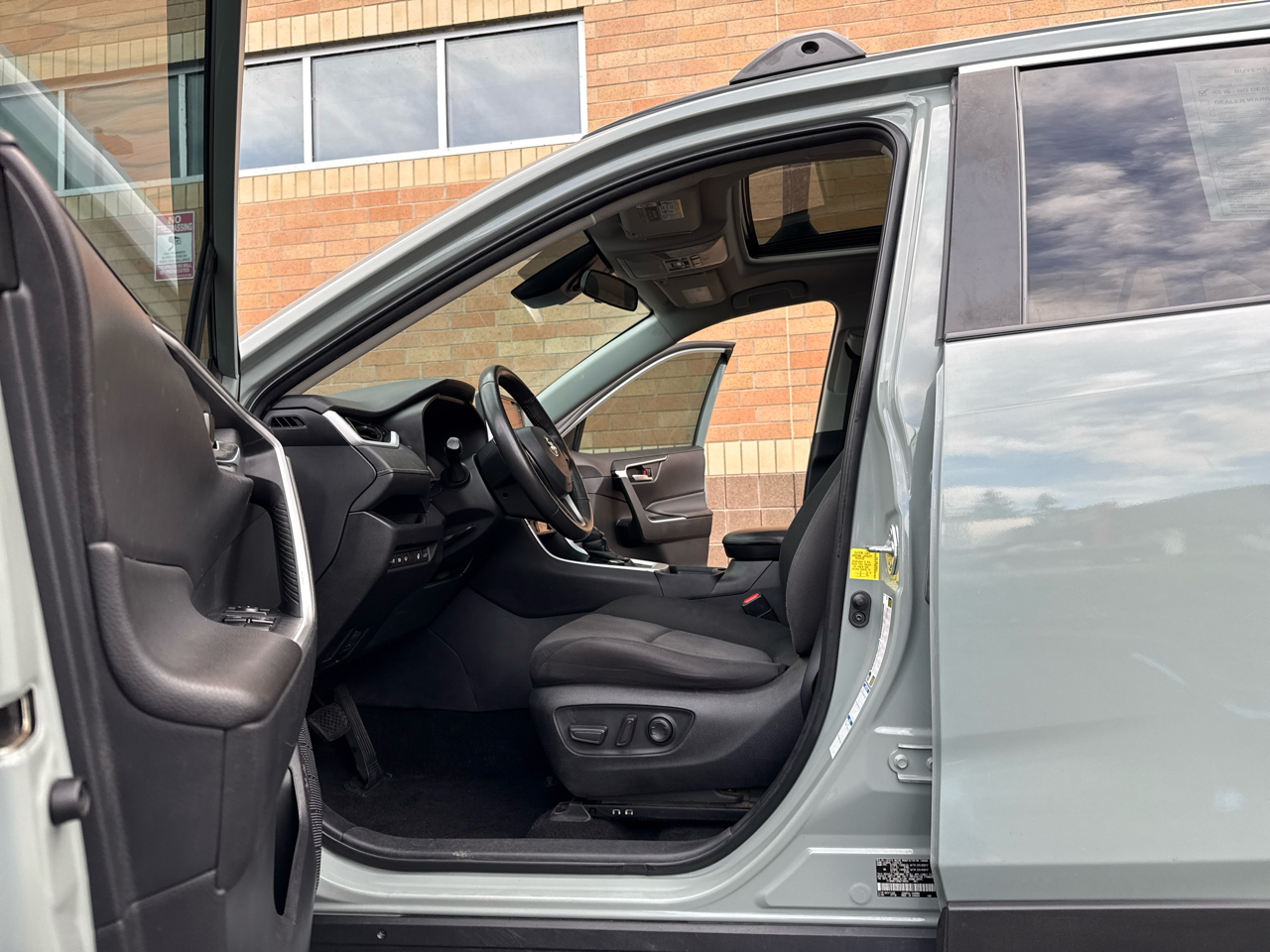 Toyota RAV4 Hybrid XLE 2021