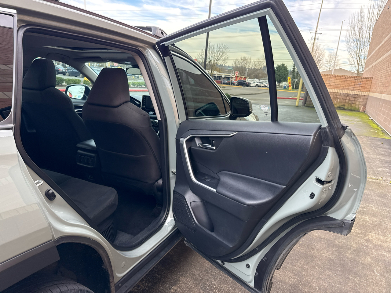 Toyota RAV4 Hybrid XLE 2021