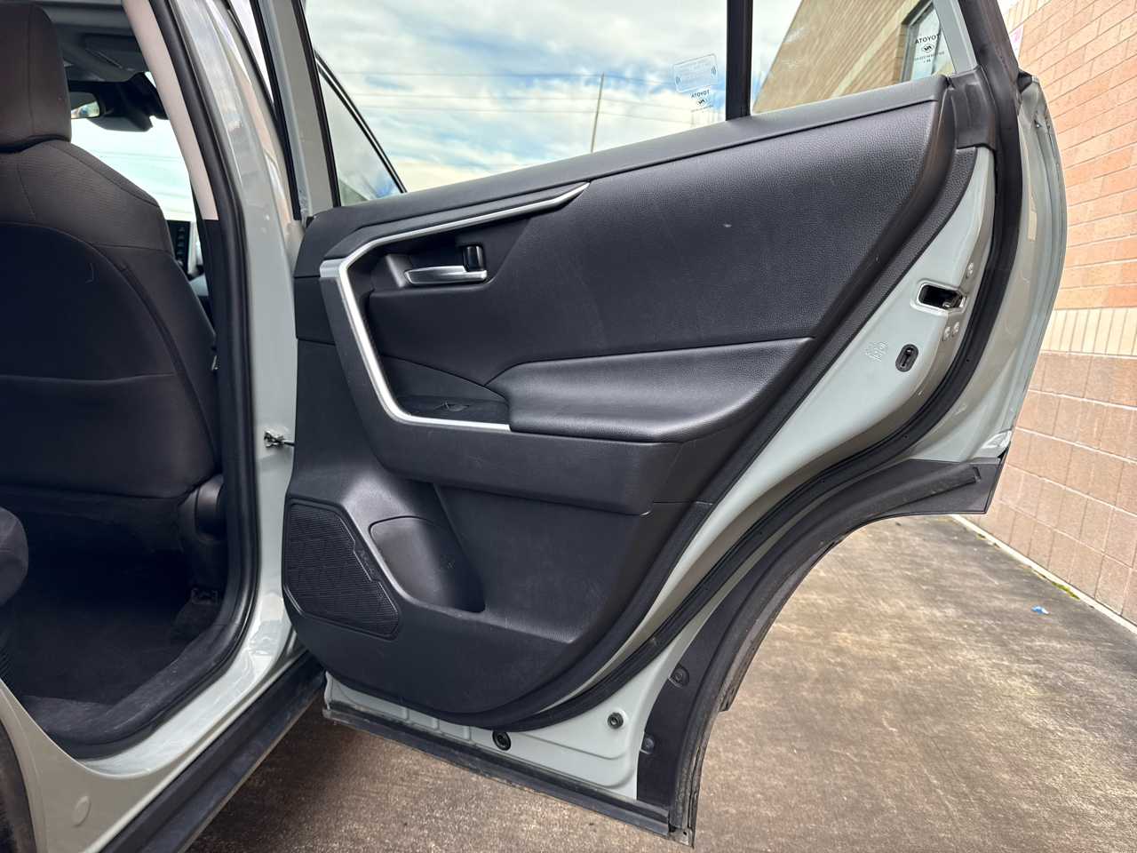 Toyota RAV4 Hybrid XLE 2021