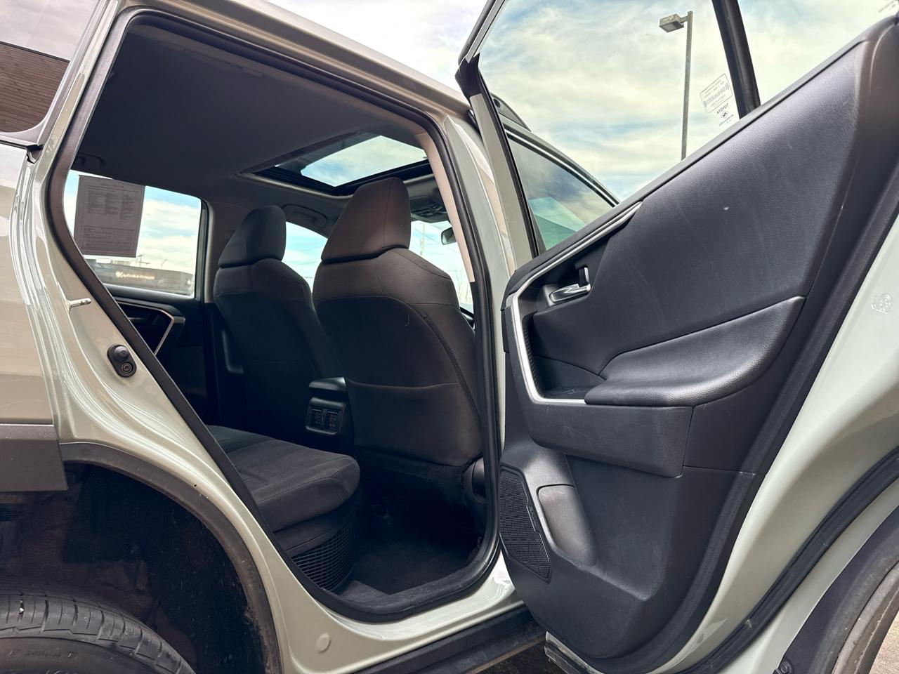 Toyota RAV4 Hybrid XLE 2021