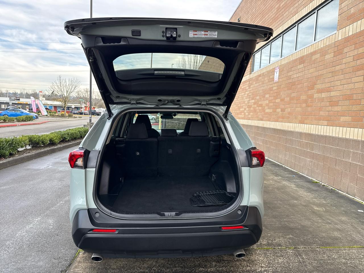 Toyota RAV4 Hybrid XLE 2021