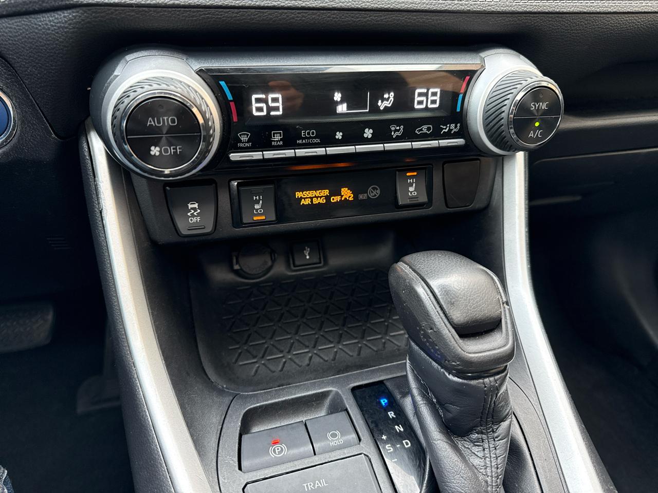 Toyota RAV4 Hybrid XLE 2021