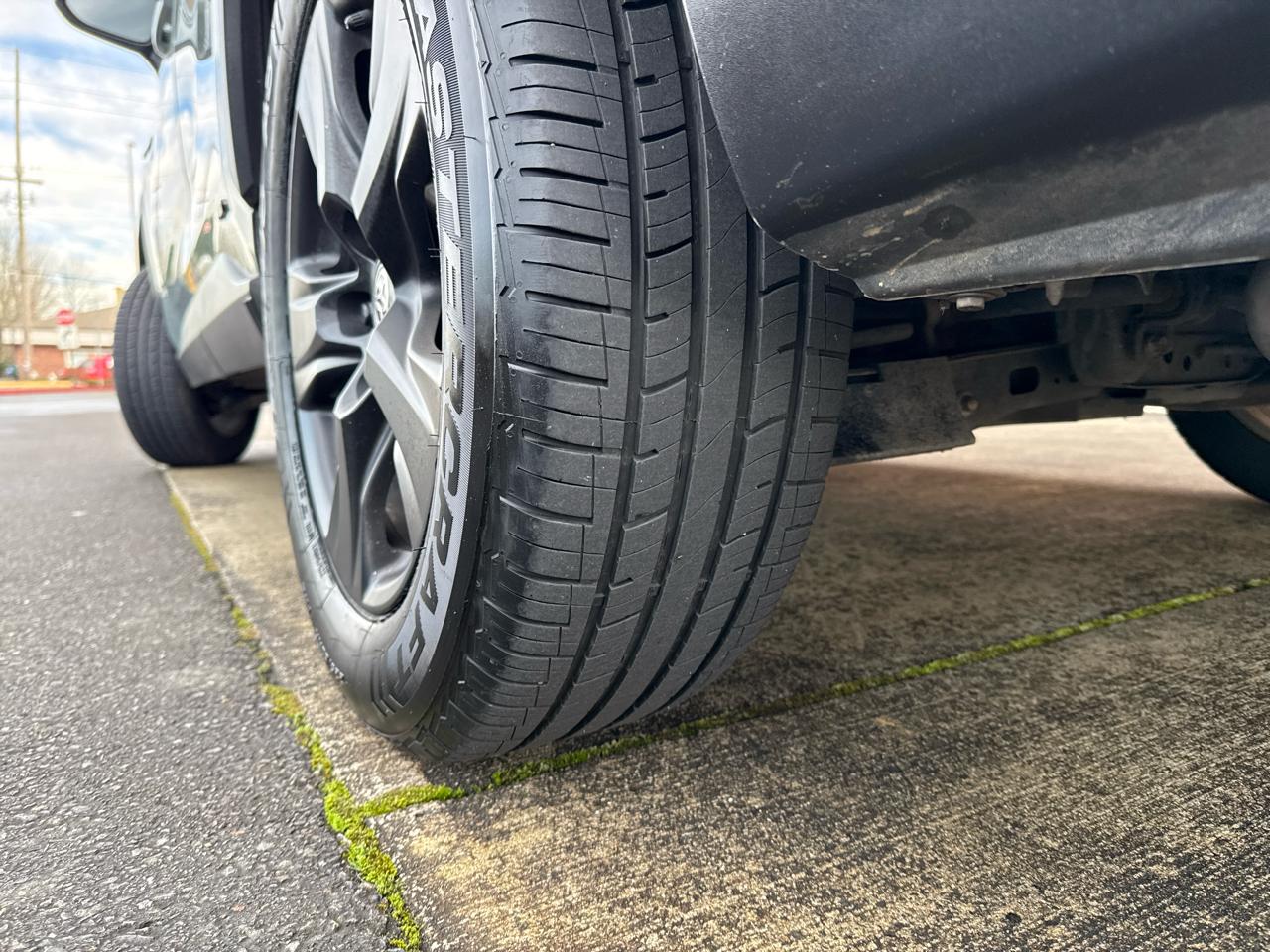 Toyota RAV4 Hybrid XLE 2021