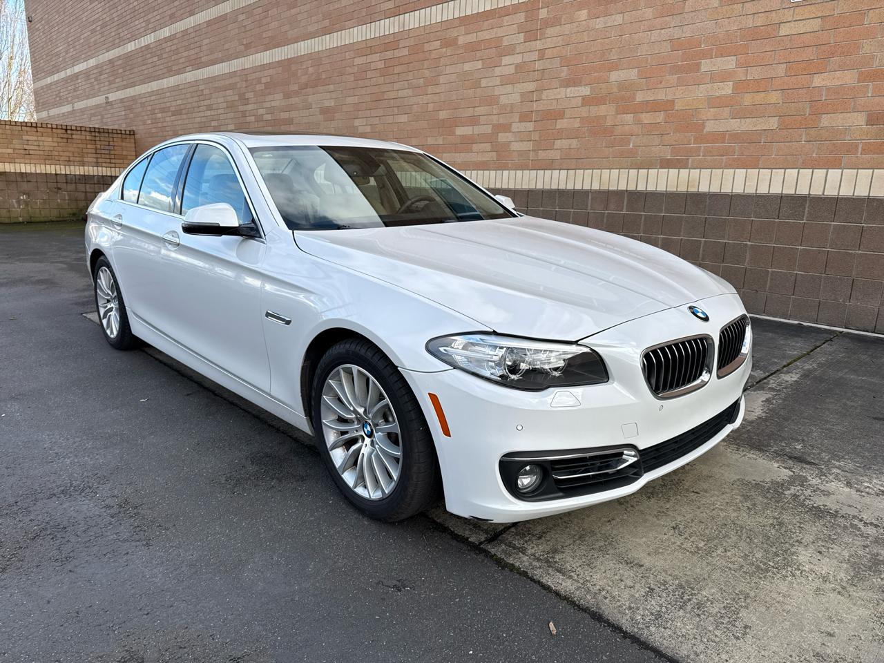 BMW 5-Series 528i 2014
