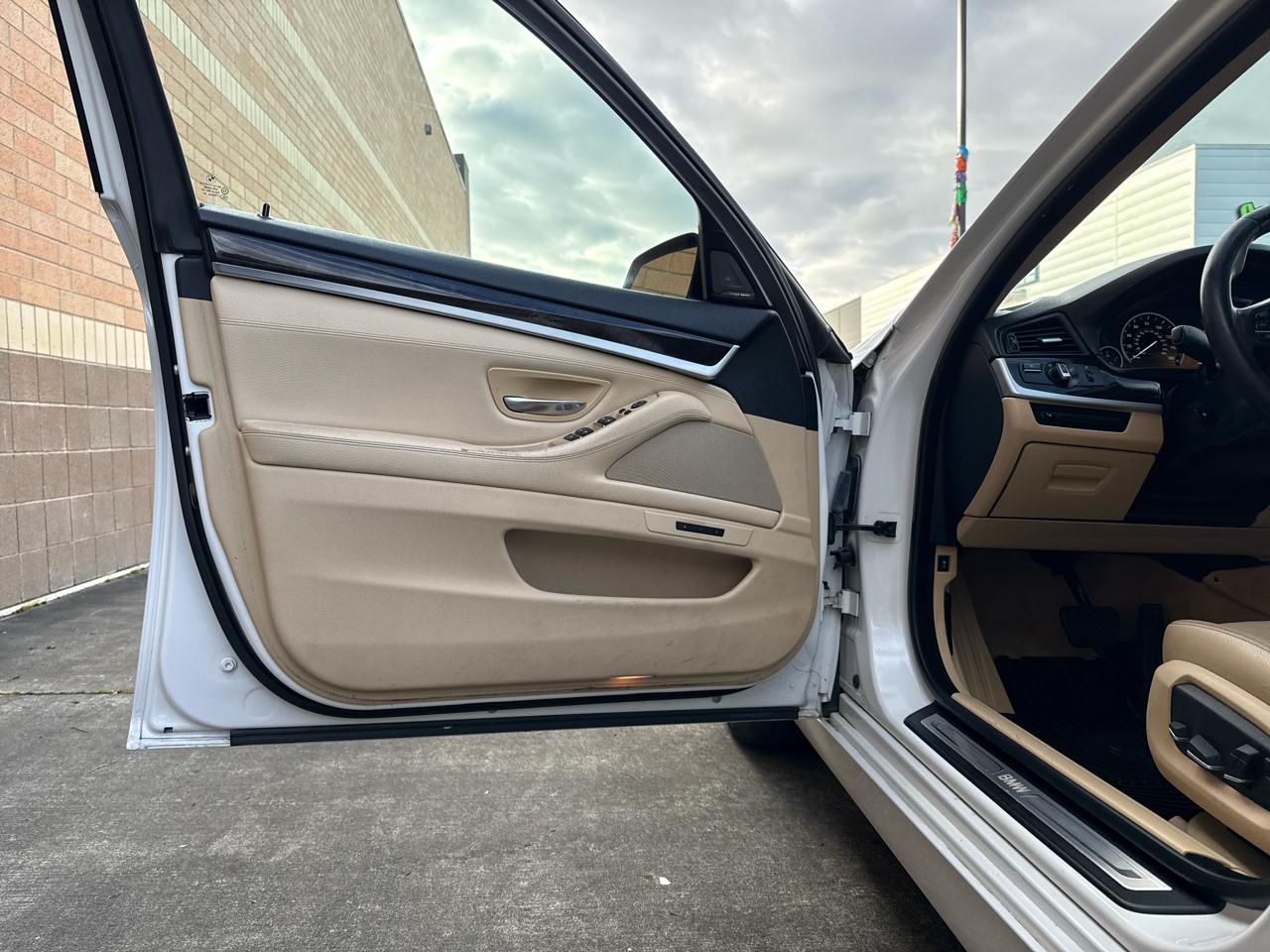 BMW 5-Series 528i 2014