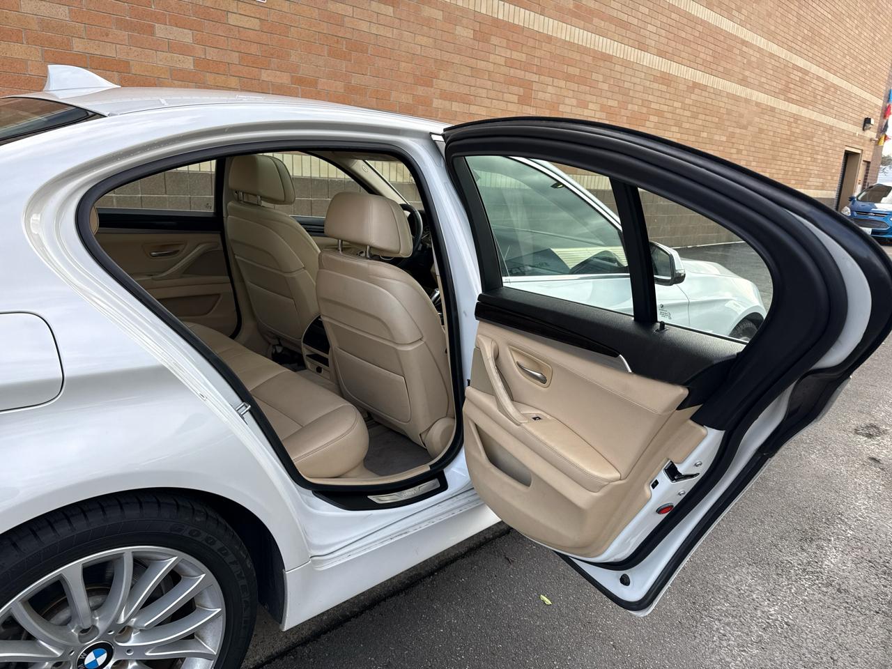 BMW 5-Series 528i 2014