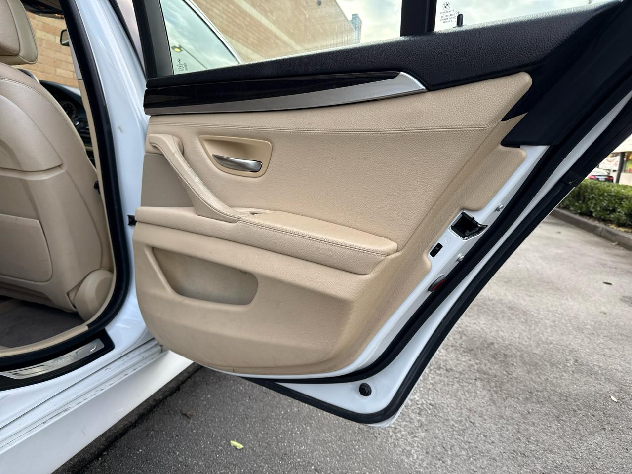 BMW 5-Series 528i 2014