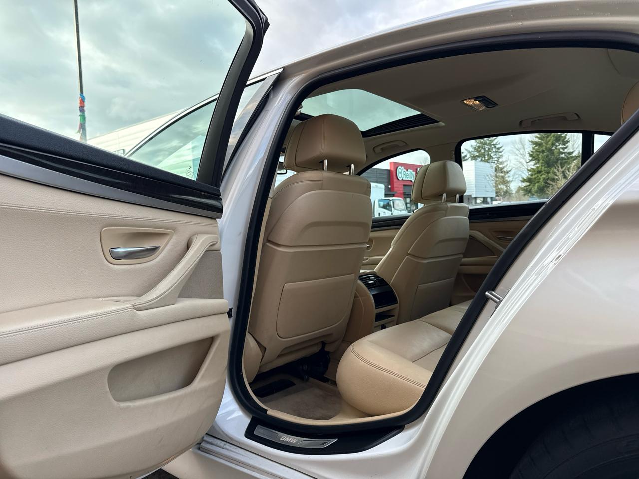 BMW 5-Series 528i 2014