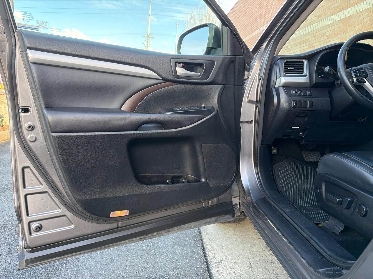 Toyota Highlander XLE AWD V6 2017