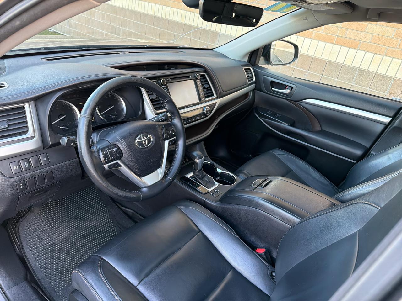 Toyota Highlander XLE AWD V6 2017