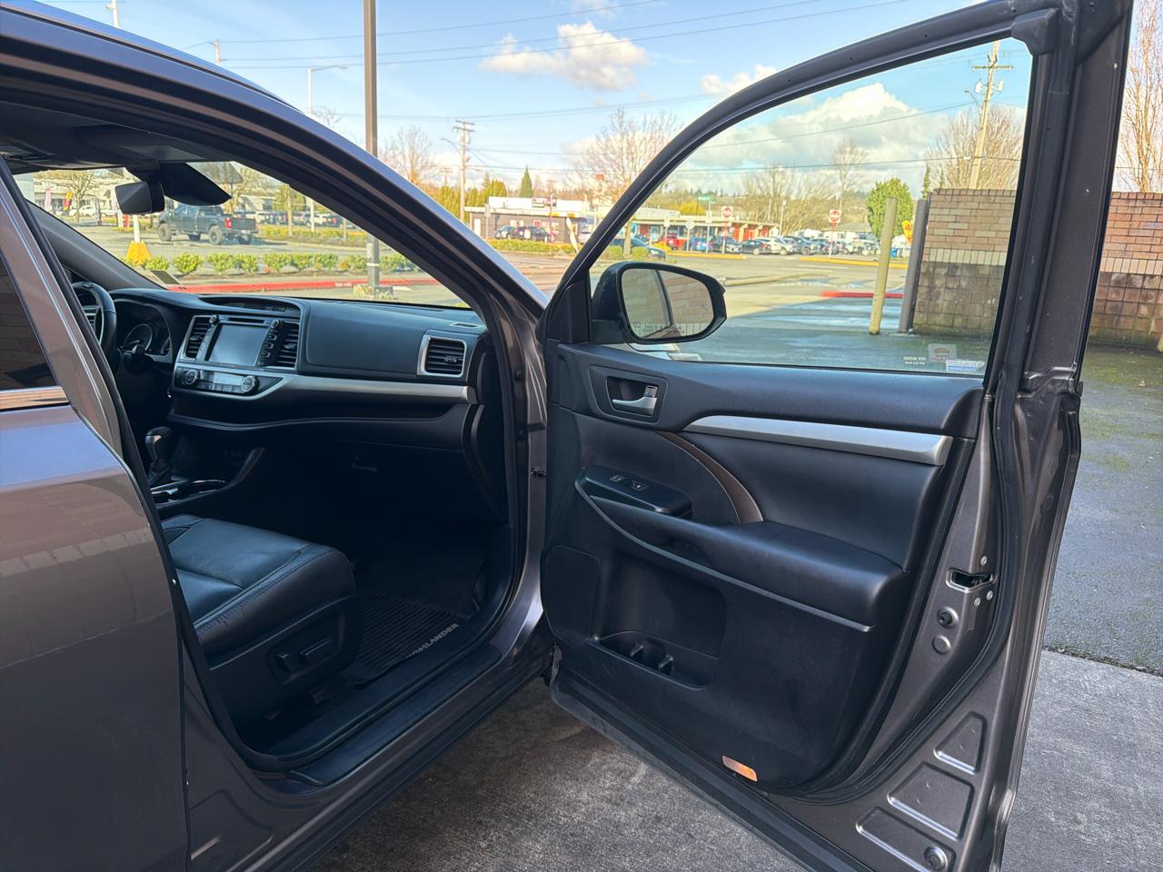 Toyota Highlander XLE AWD V6 2017