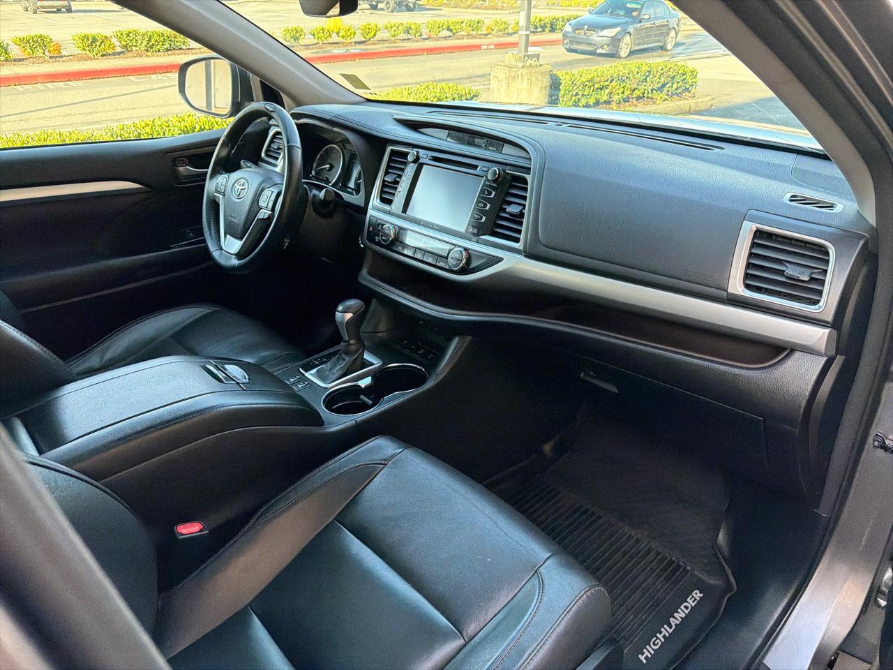 Toyota Highlander XLE AWD V6 2017