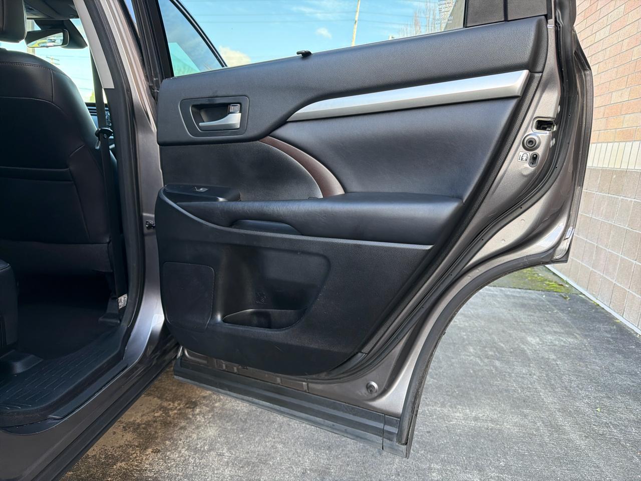 Toyota Highlander XLE AWD V6 2017