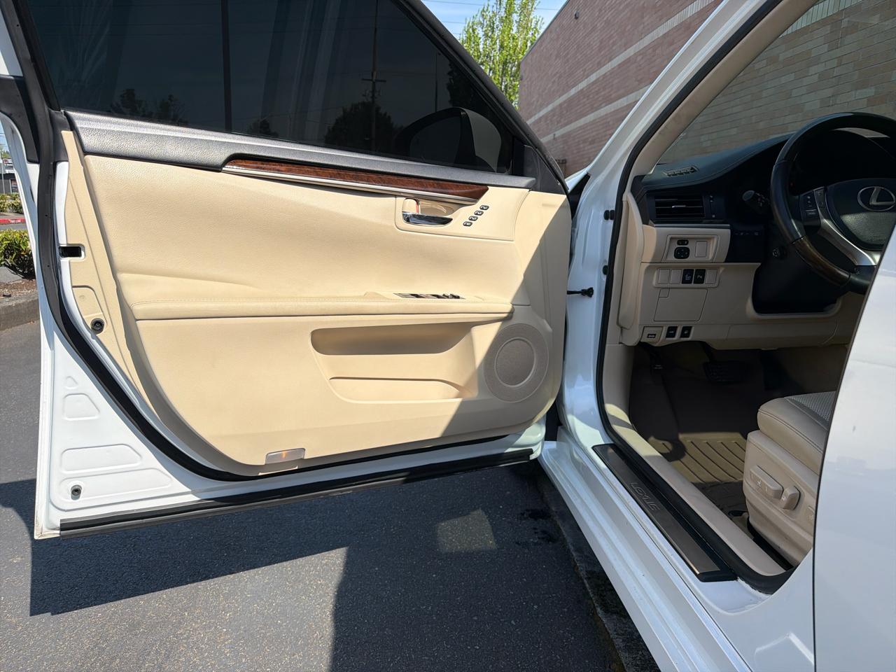 Lexus ES 350 Sedan 2014