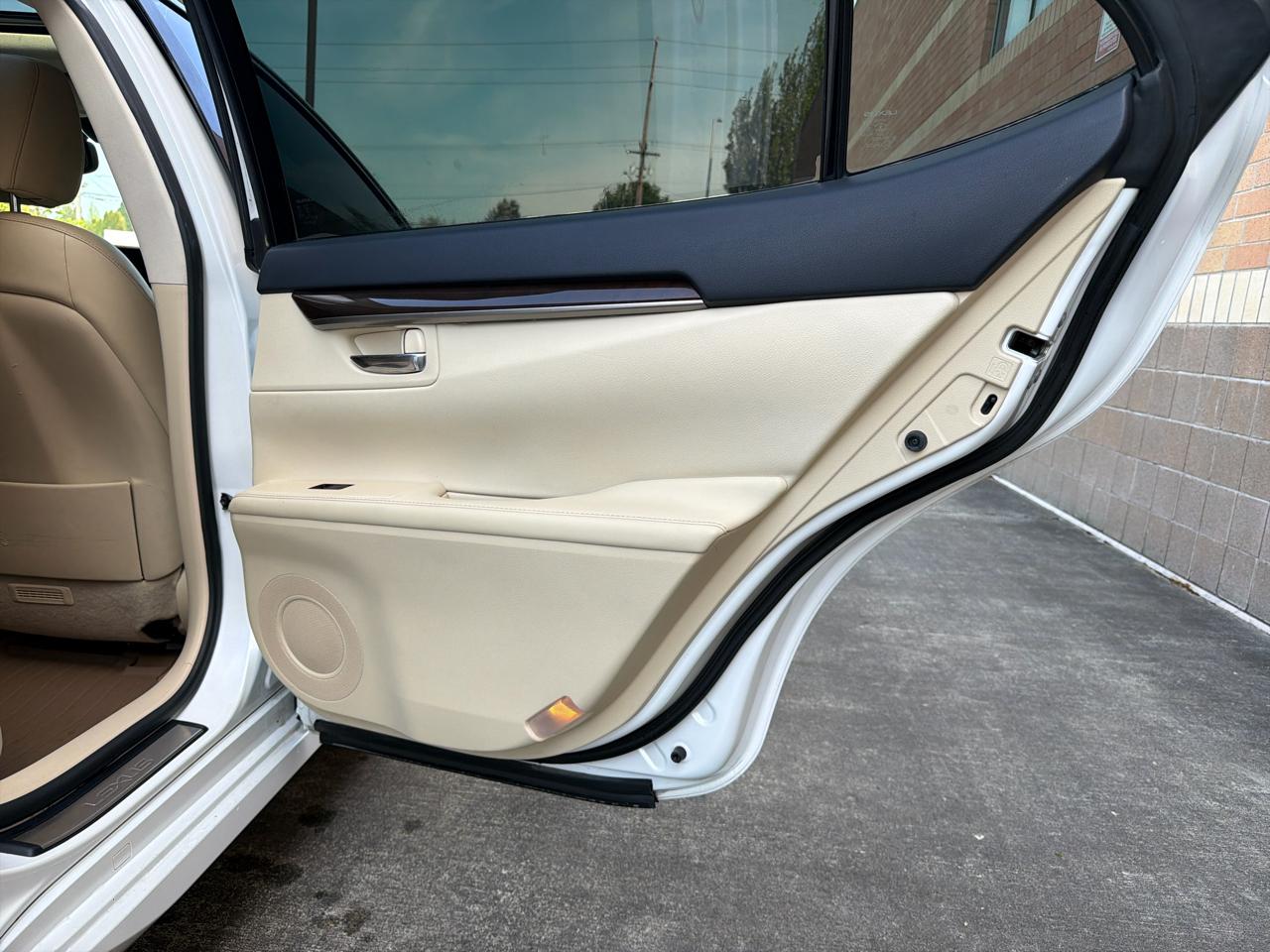 Lexus ES 350 Sedan 2014