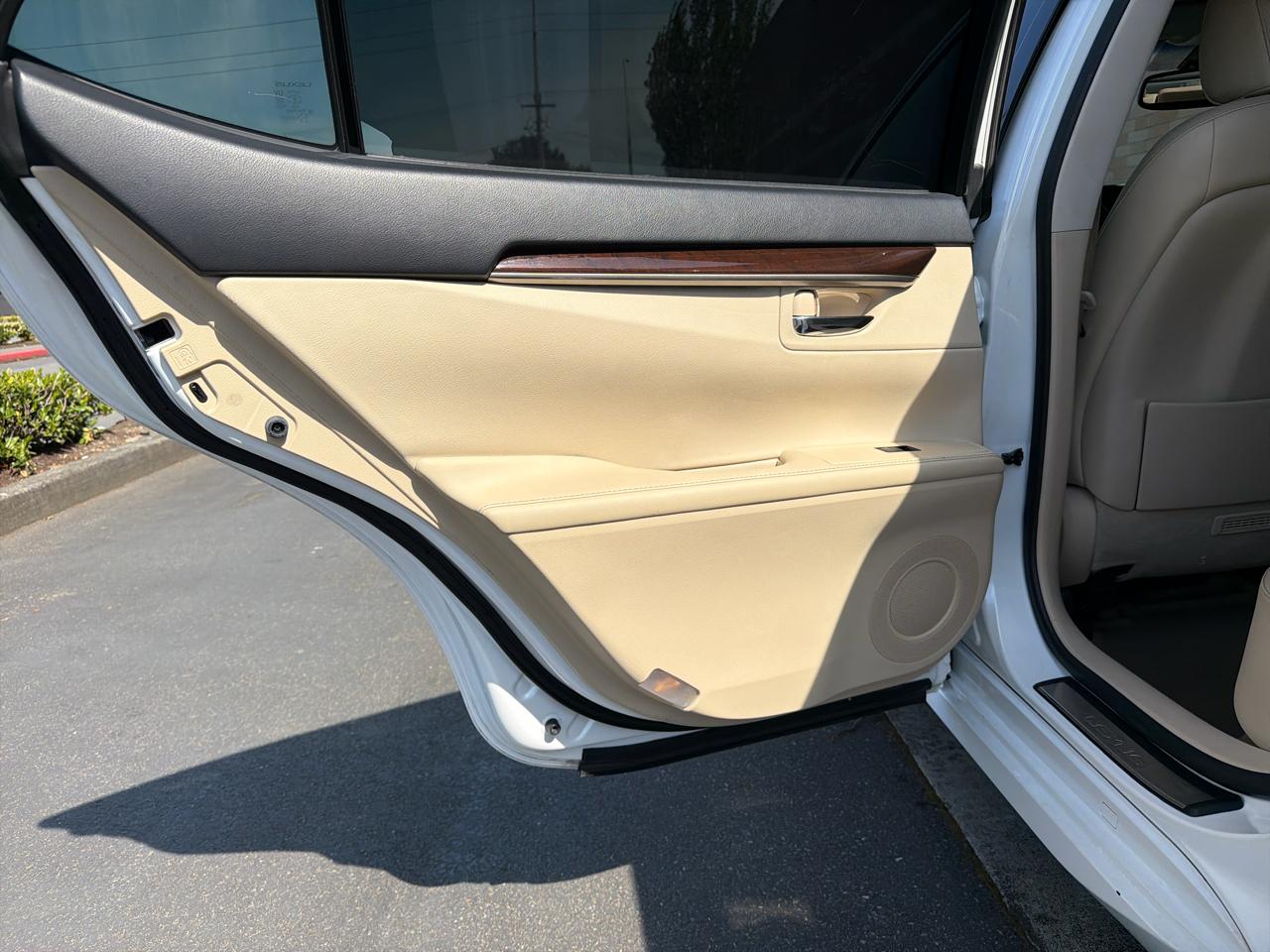 Lexus ES 350 Sedan 2014