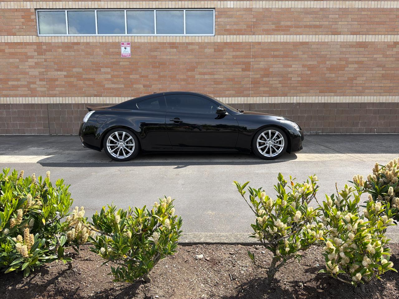 Infiniti G37 Coupe 2dr Journey RWD 2010