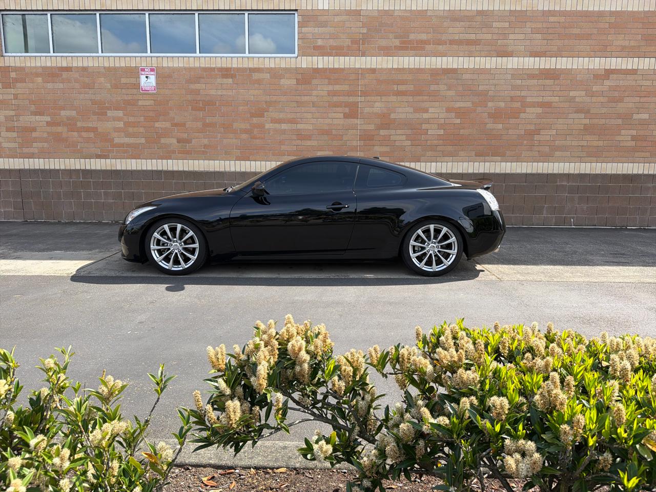 Infiniti G37 Coupe 2dr Journey RWD 2010