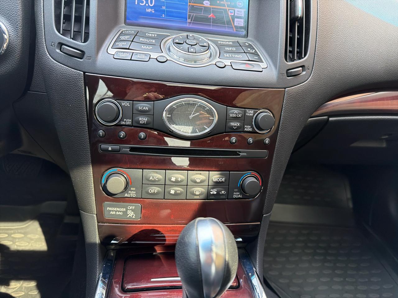 Infiniti G37 Coupe 2dr Journey RWD 2010