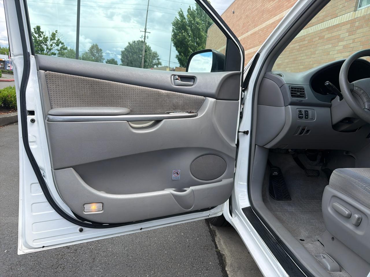 Toyota Sienna LE 7-Passenger 2006
