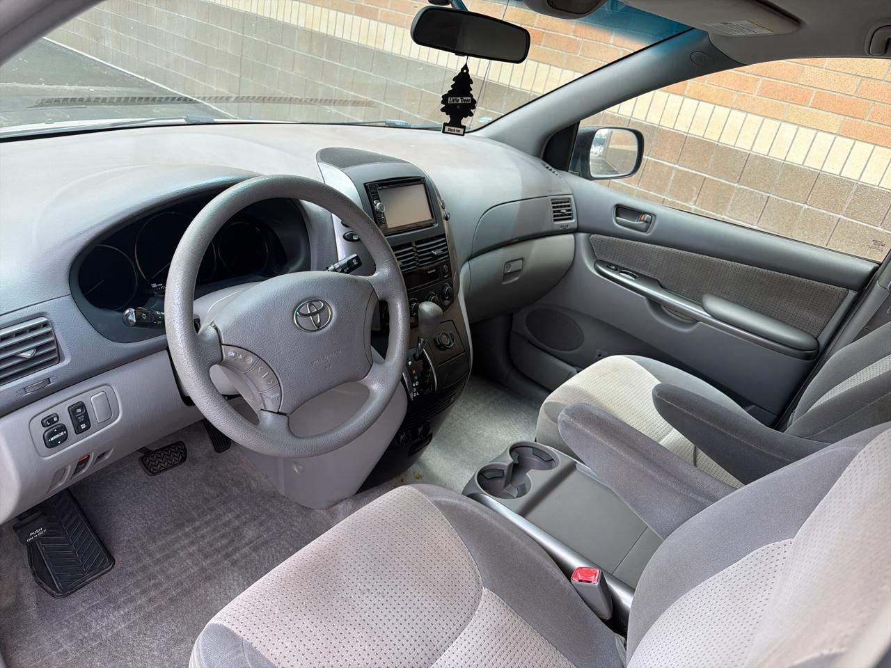 Toyota Sienna LE 7-Passenger 2006