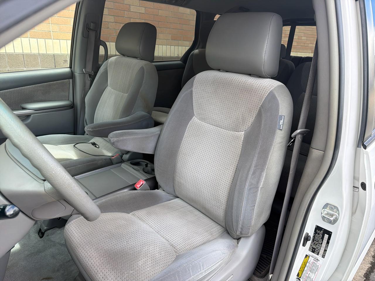 Toyota Sienna LE 7-Passenger 2006