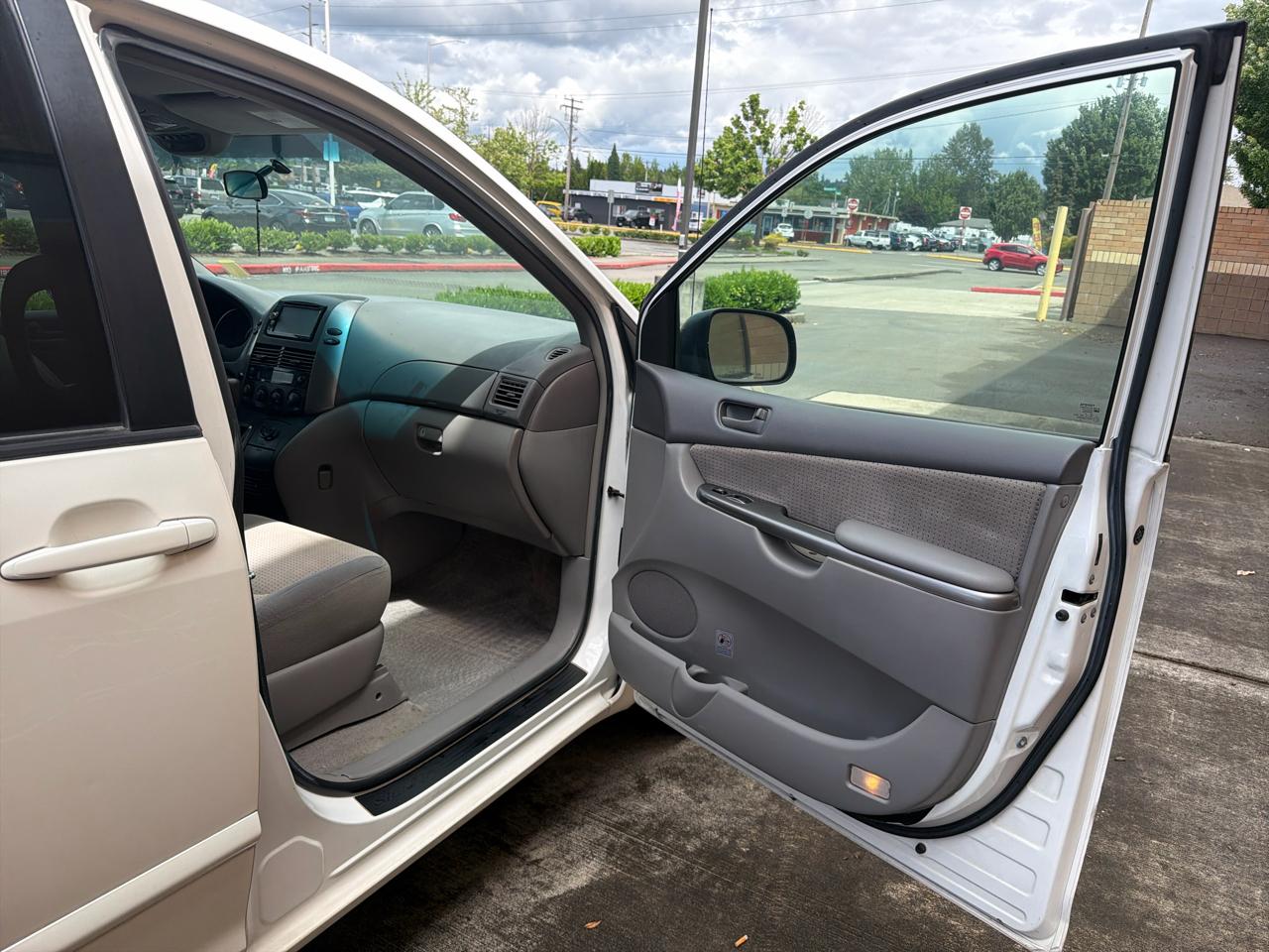 Toyota Sienna LE 7-Passenger 2006