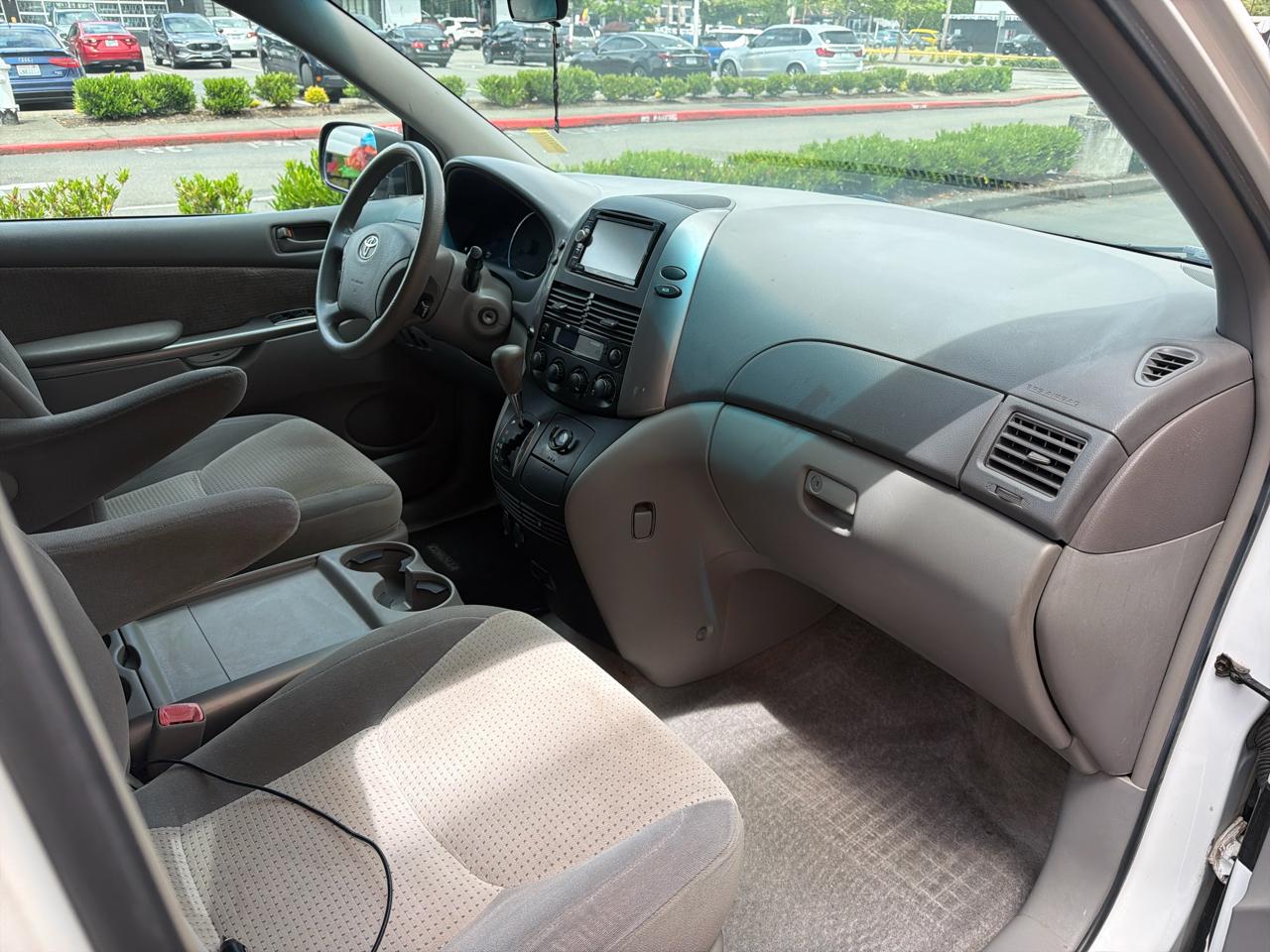 Toyota Sienna LE 7-Passenger 2006