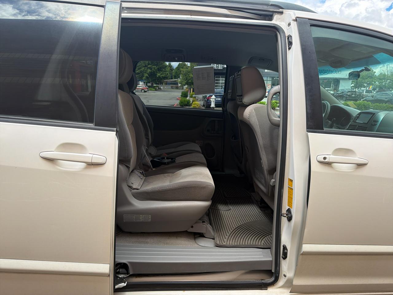 Toyota Sienna LE 7-Passenger 2006