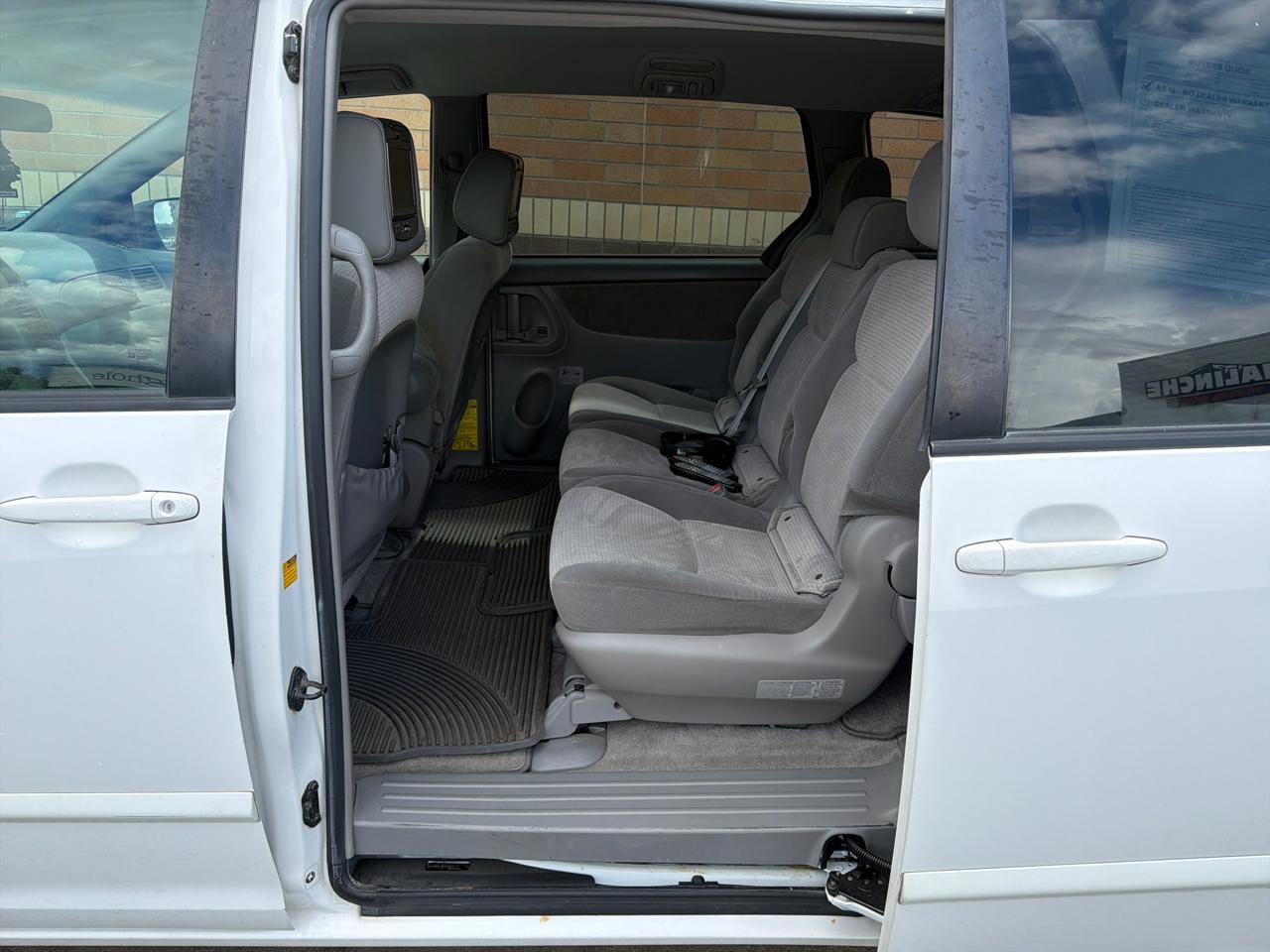 Toyota Sienna LE 7-Passenger 2006