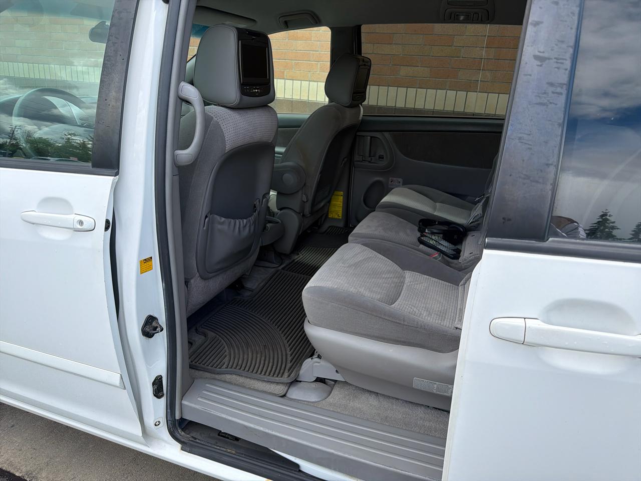 Toyota Sienna LE 7-Passenger 2006