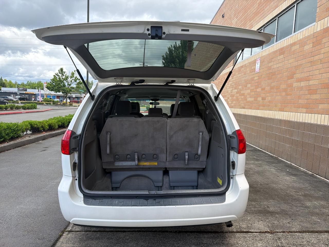 Toyota Sienna LE 7-Passenger 2006