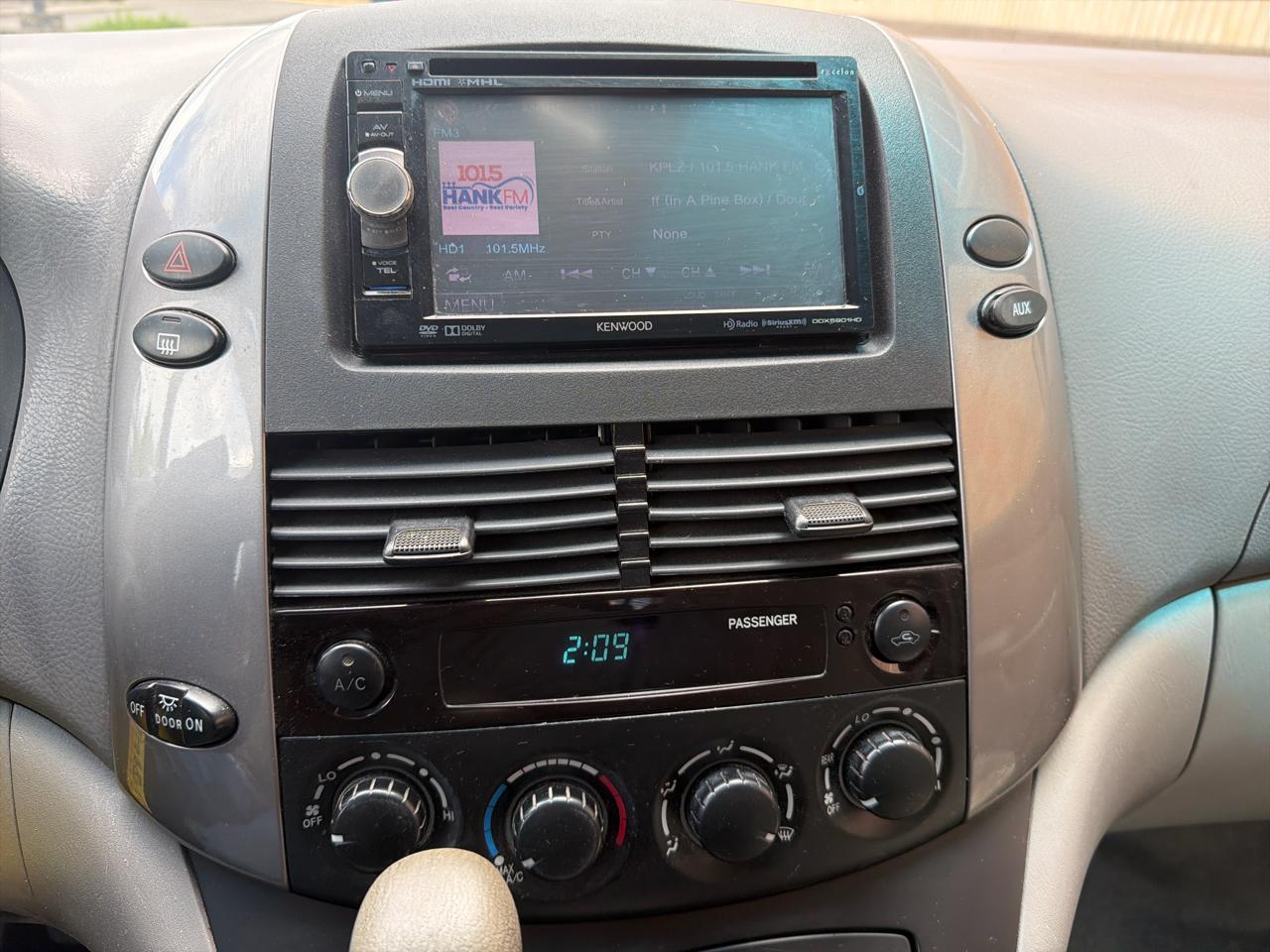 Toyota Sienna LE 7-Passenger 2006