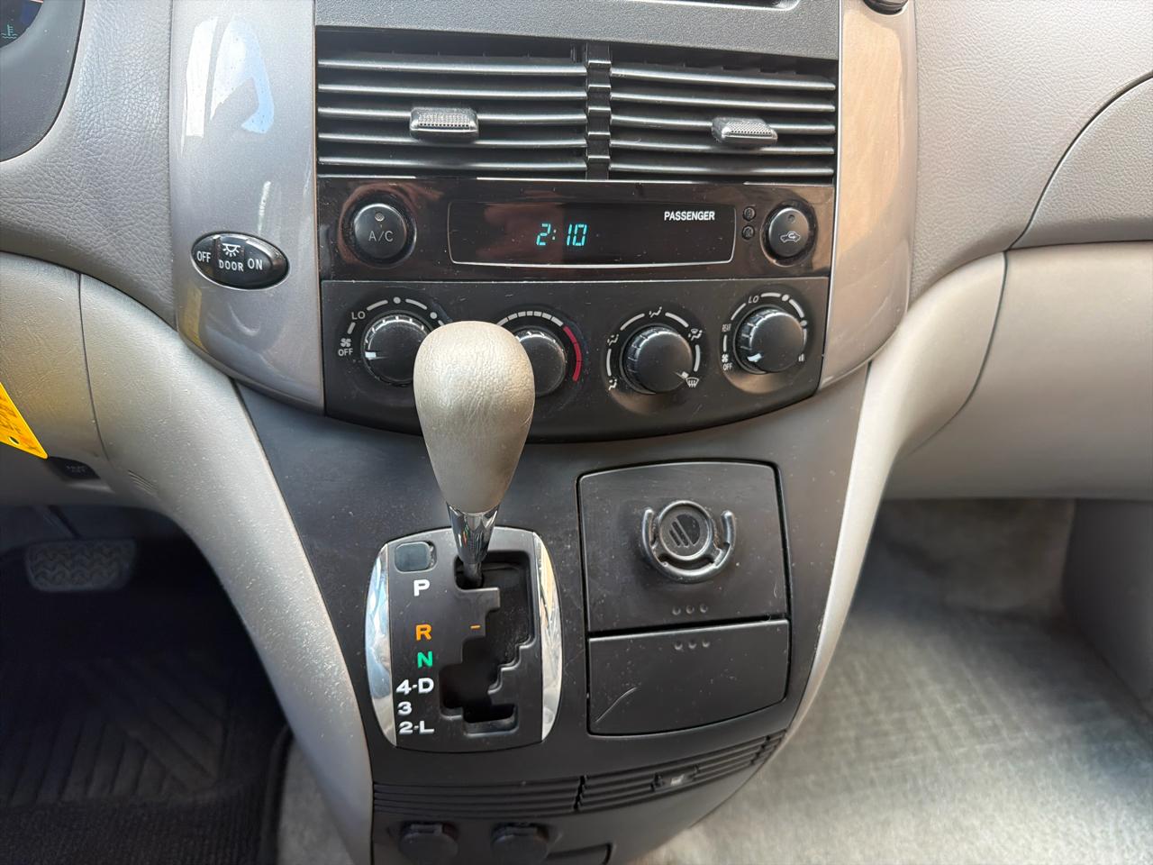Toyota Sienna LE 7-Passenger 2006