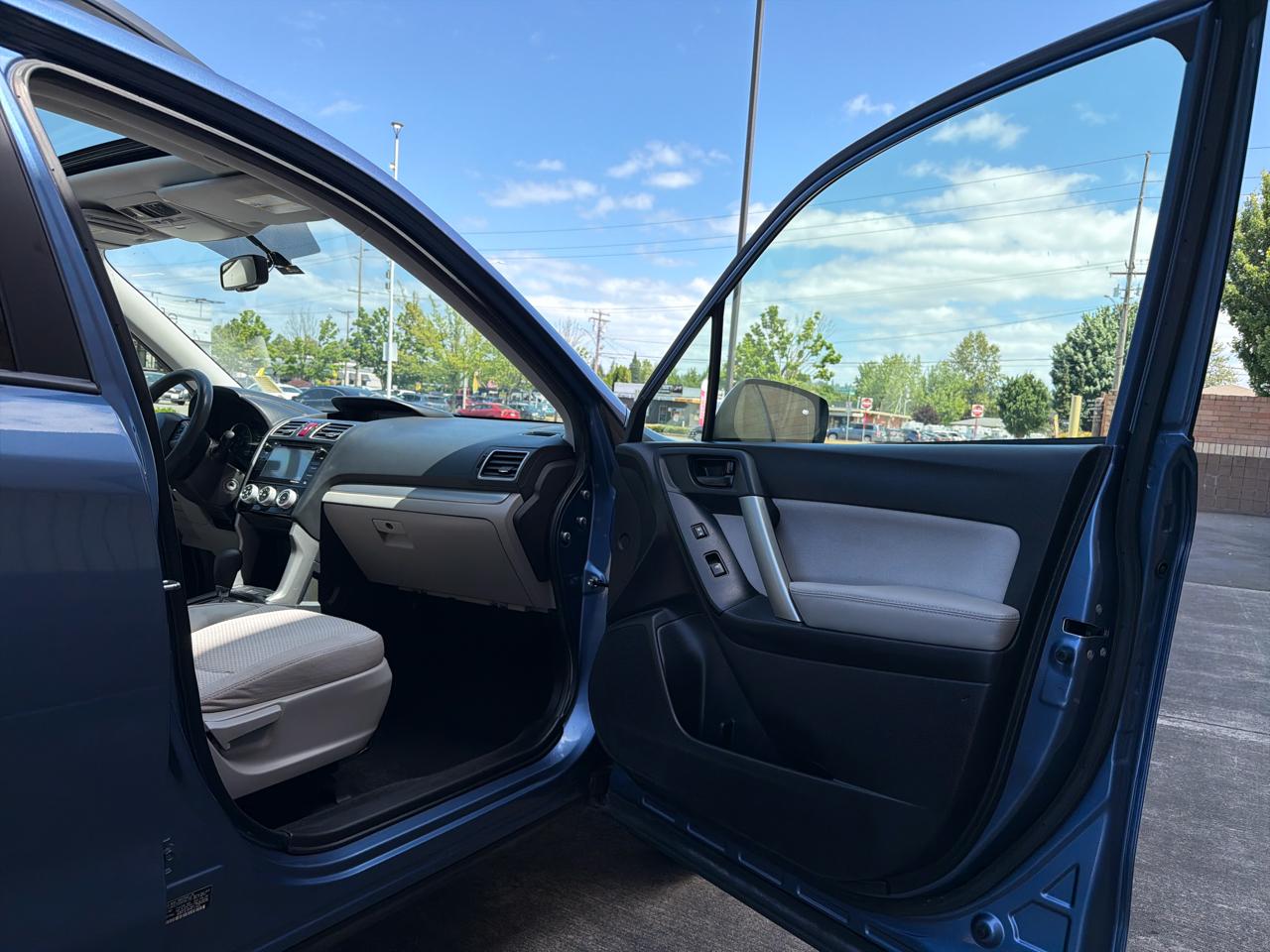 Subaru Forester 2.5i Premium PZEV CVT 2016