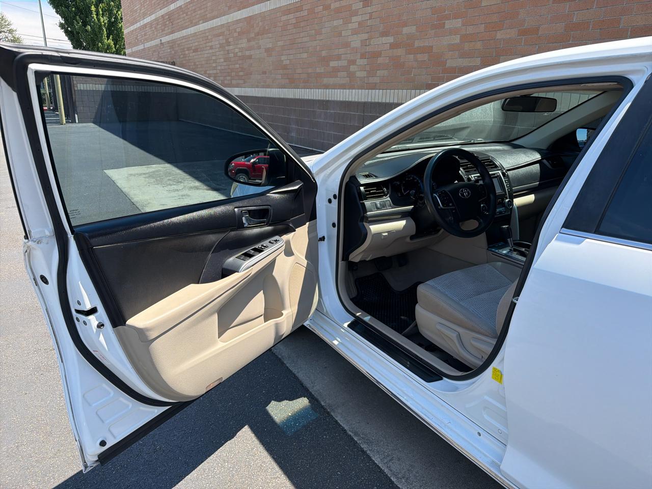 Toyota Camry Hybrid XLE 2014