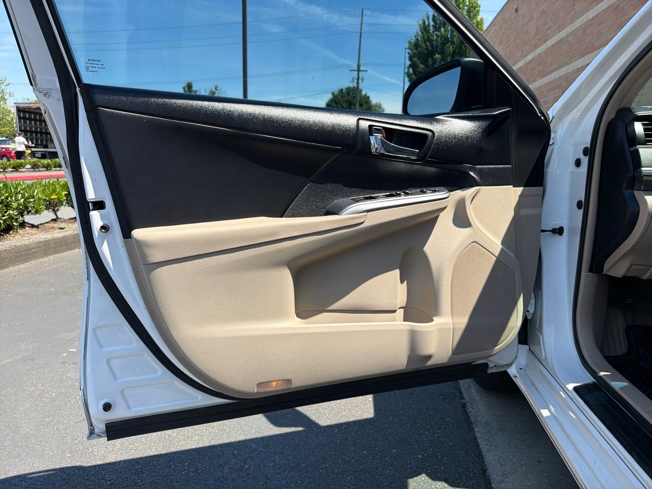 Toyota Camry Hybrid XLE 2014