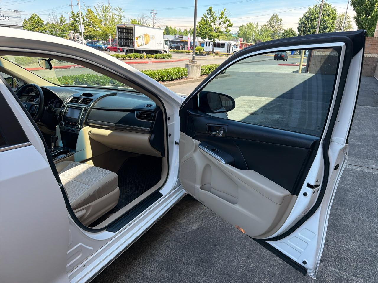 Toyota Camry Hybrid XLE 2014
