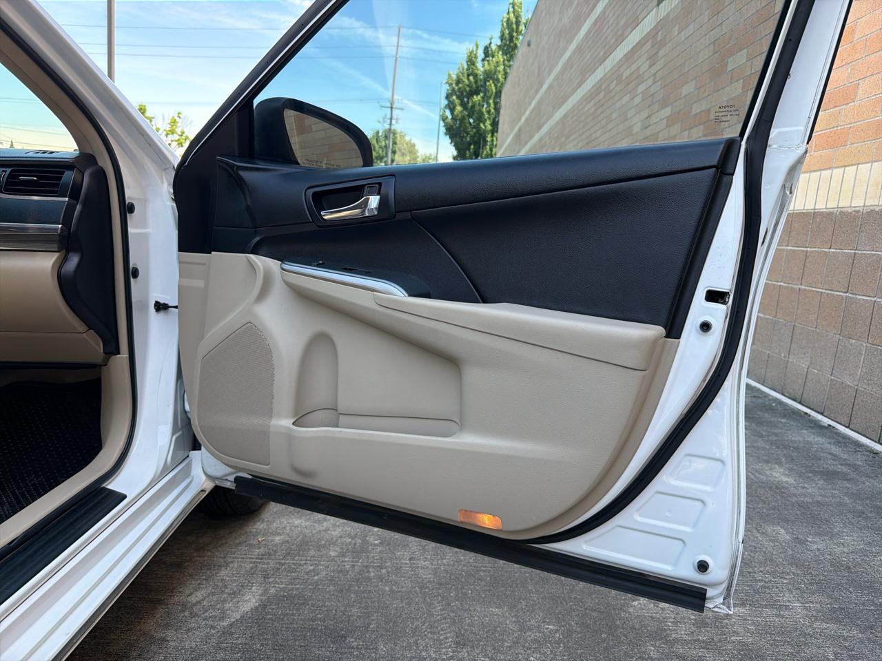 Toyota Camry Hybrid XLE 2014