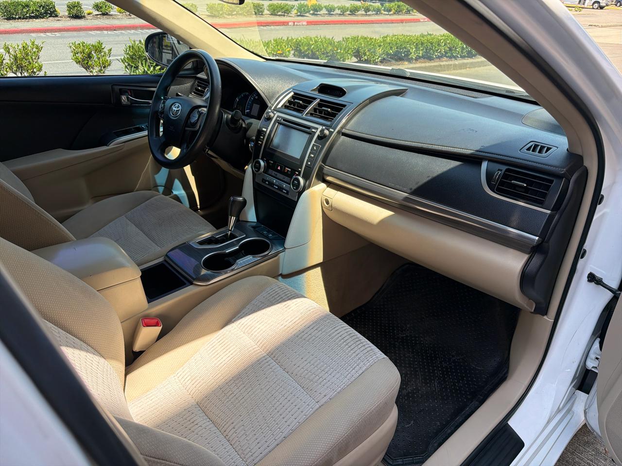 Toyota Camry Hybrid XLE 2014