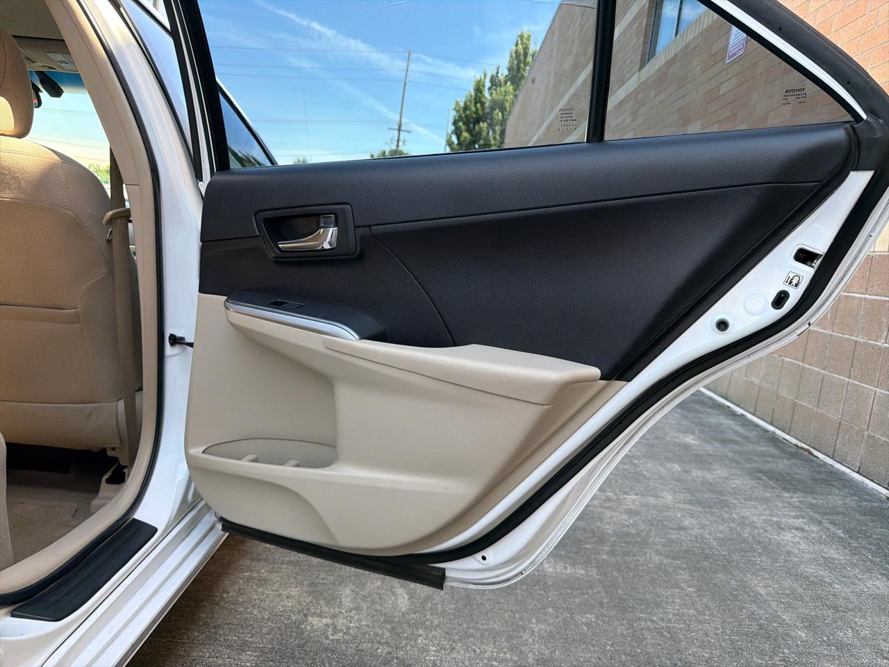 Toyota Camry Hybrid XLE 2014
