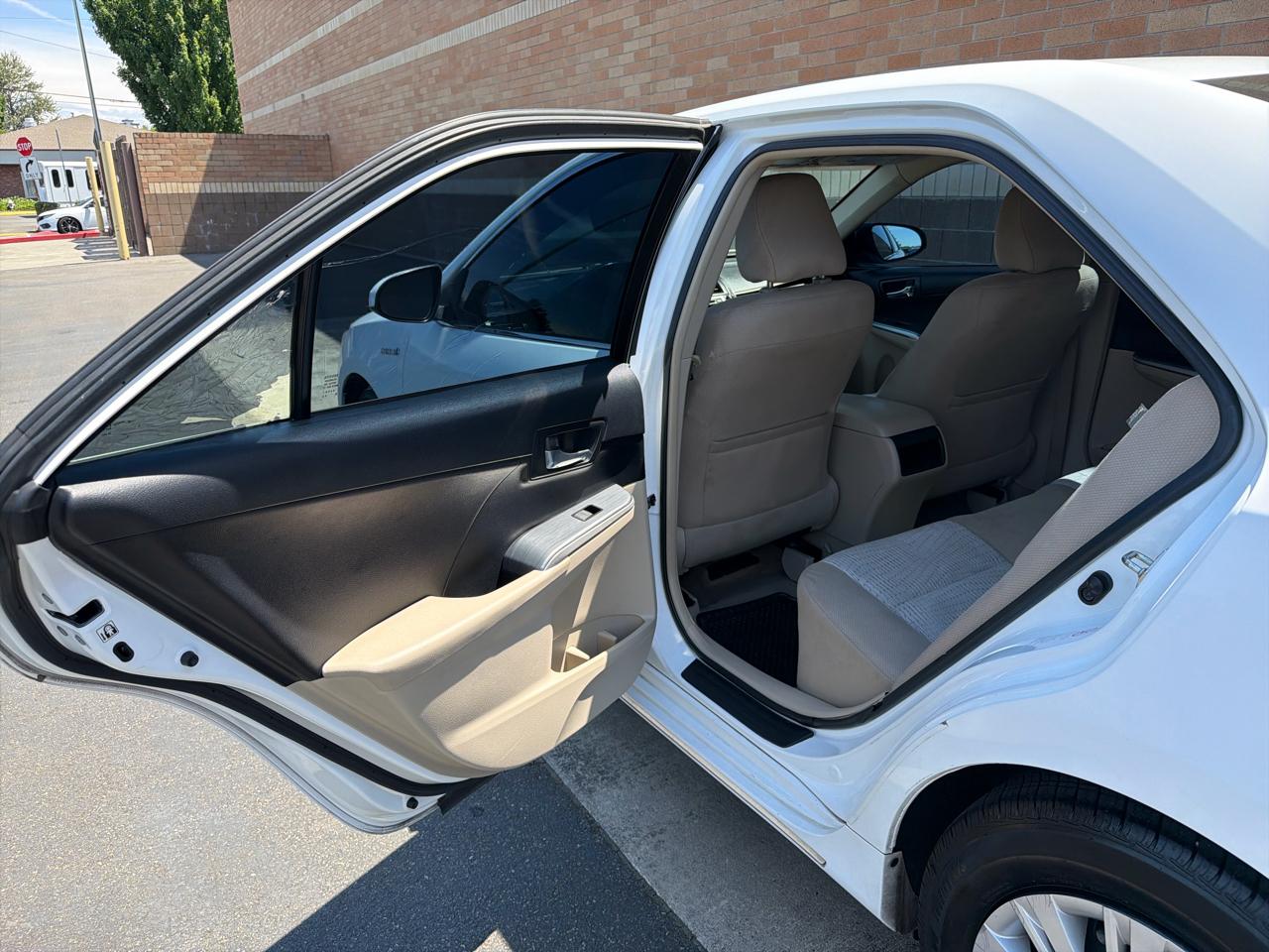 Toyota Camry Hybrid XLE 2014