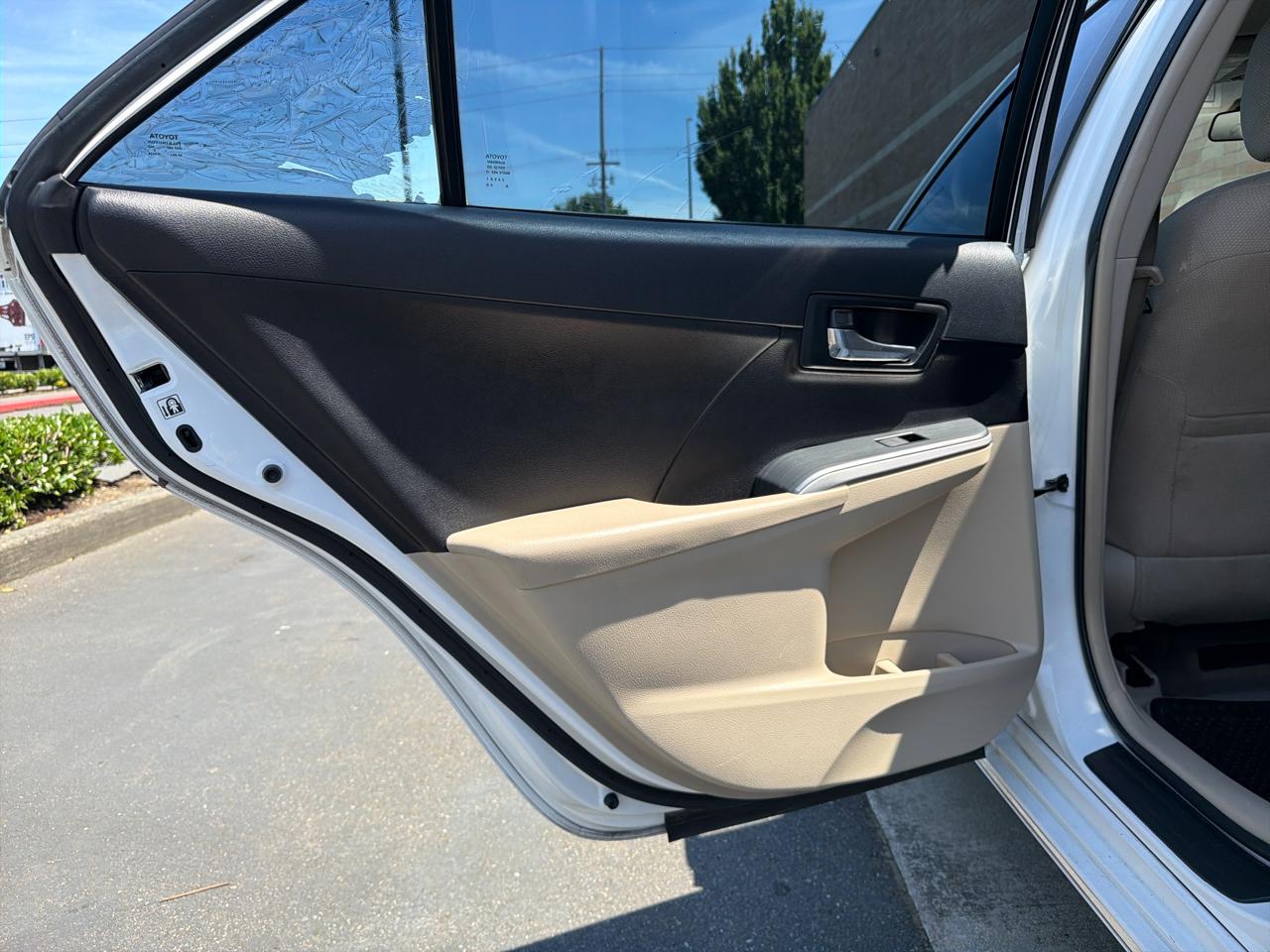 Toyota Camry Hybrid XLE 2014